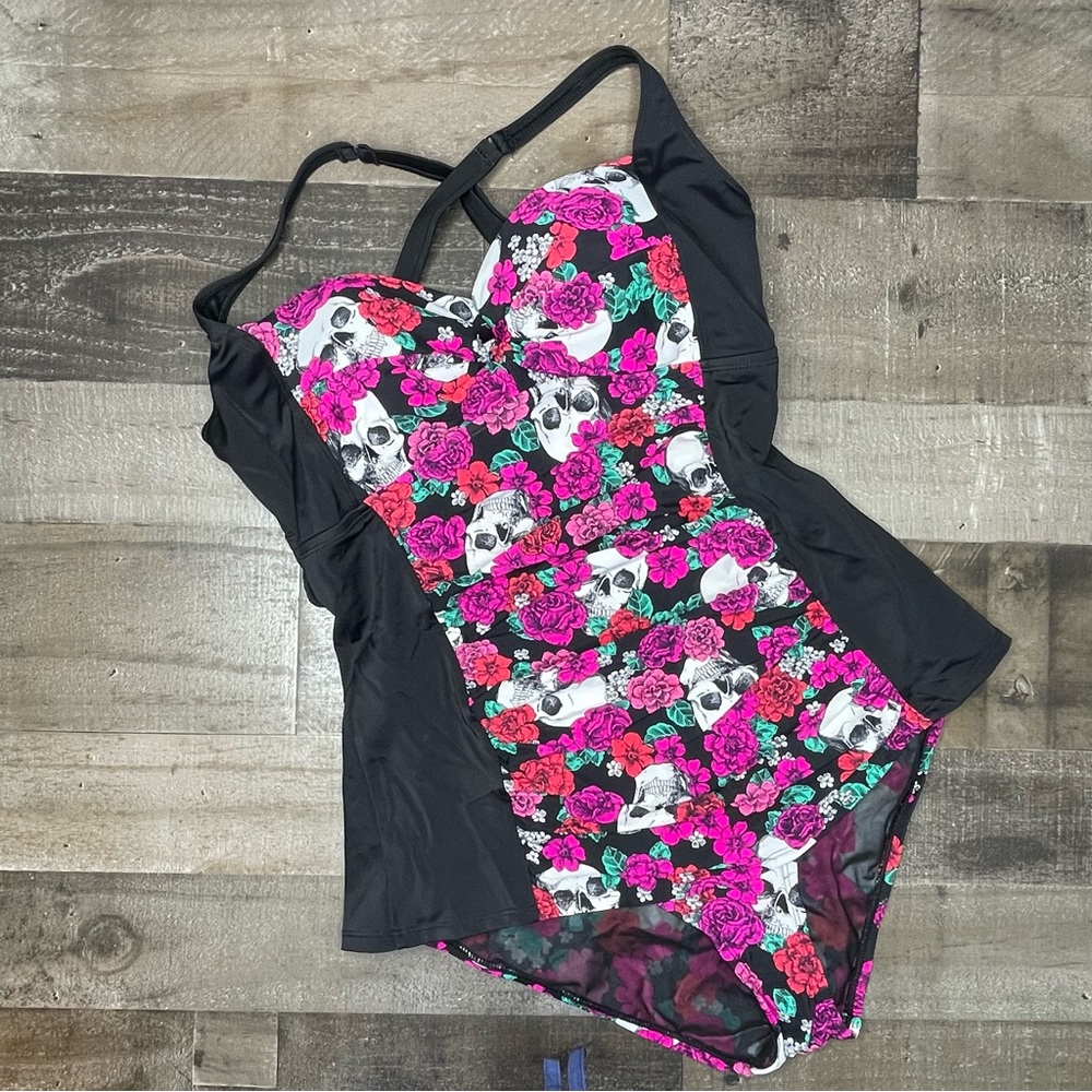 Torrid Skull & Flower One Piece Swimsuit size 0 Large
